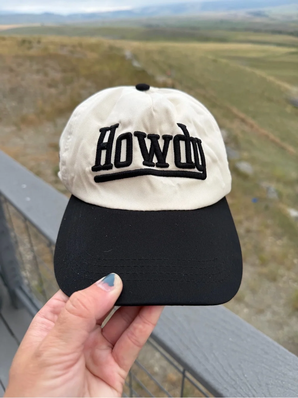 Howdy Embroidered Two-Tone Baseball Cap - Black & Cream